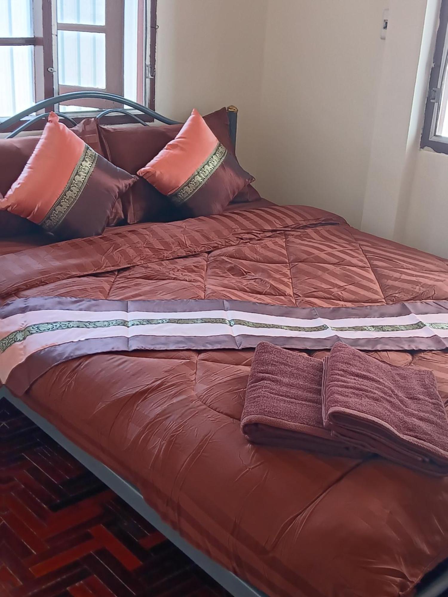 Hug Glur House Tour And (adults Only) 旅馆 清迈